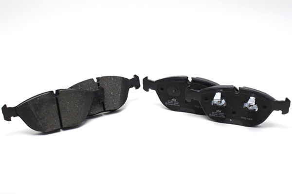 メルセデス　Eクラスステーションワゴン(T210)　210270　フロントブレーキパッド